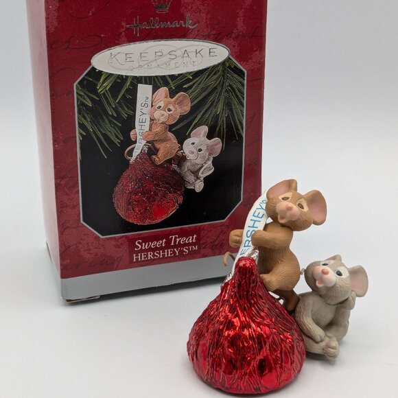 Hallmark Keepsake Sweet Treat Hershey's 1998 Vintage Christmas Ornament - Picture 2 of 10